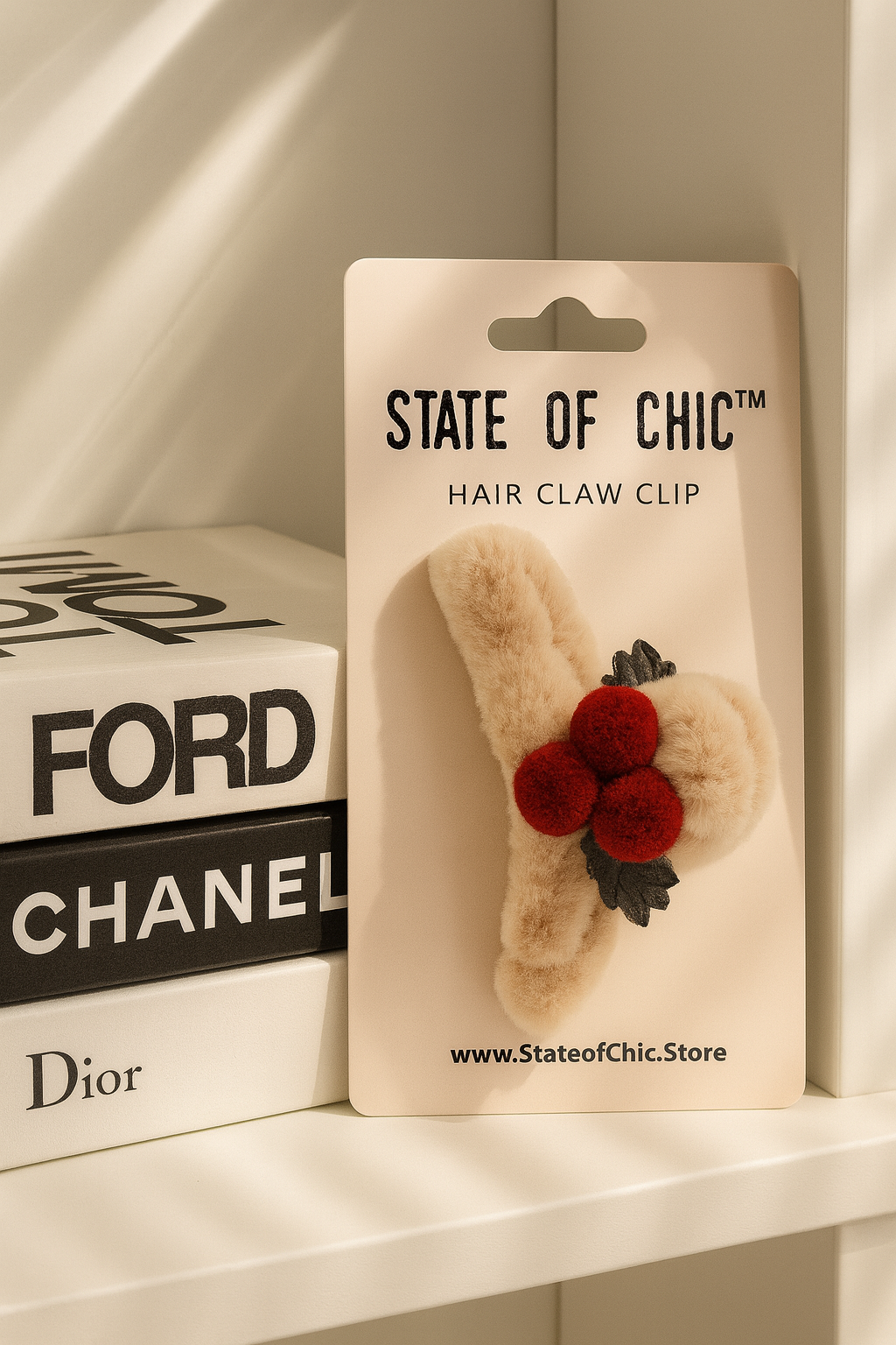 Christmas Hair Claw Clip Red Berry Hair Clips Fluffy Hair Accessories Large Hair Barrettes for Women Thin Thick Hair Winter Christmas Holiday Hair Decoration